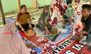 Penyembelihan hewan qurban Keluarga Besar SDN 012 Bontang Selatan
